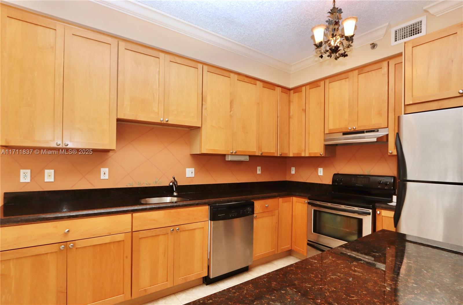 3600 Mystic Pointe Dr 115