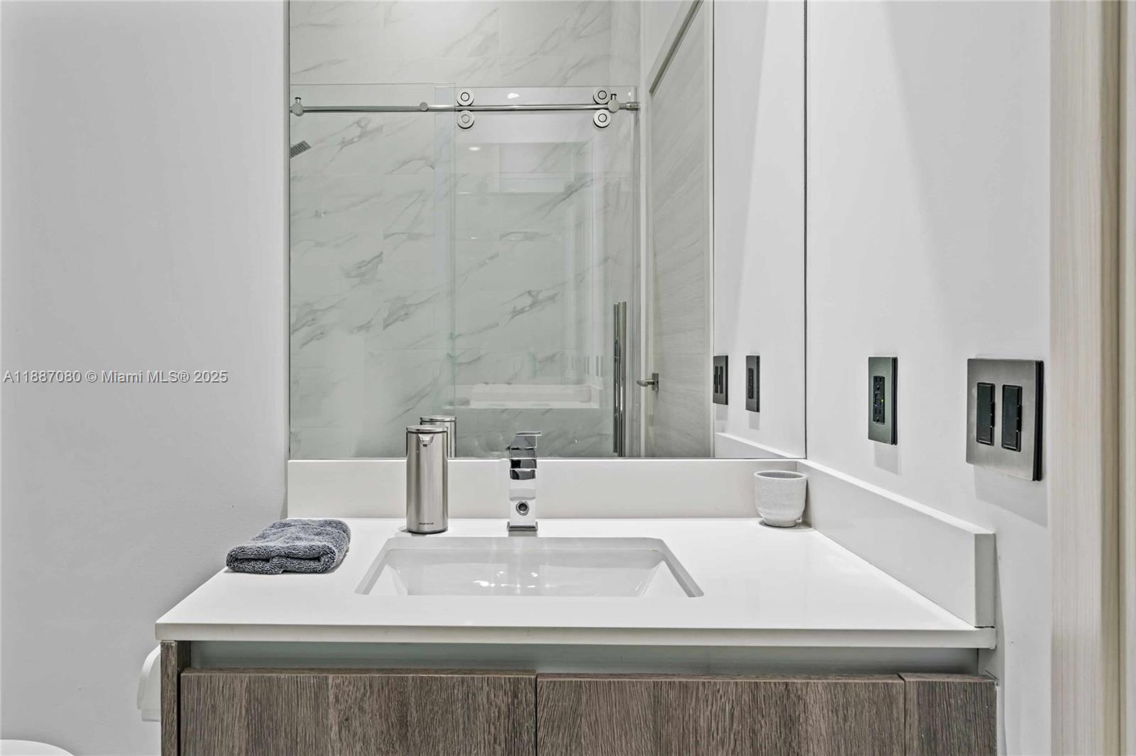801 SMA RESIDENCES CONDO - Residential