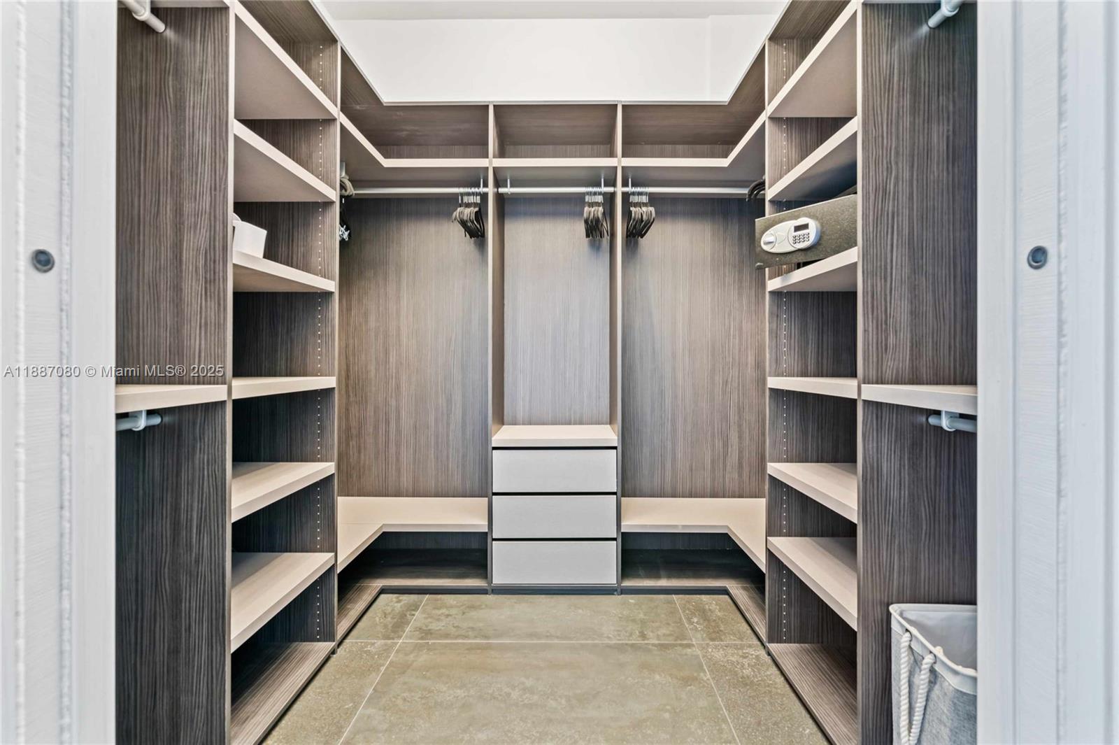 801 SMA RESIDENCES CONDO - Residential