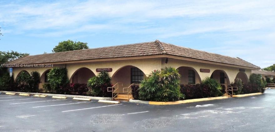 Property Features
• 4 executive offices
• ADA compliant restroom
• Waiting room and reception area
• Abundant free parking
• 24-hour access

Location Features
• Centrally located in Plantation
• Close to malls, restaurants and government services
• 1.4 miles from Westside Regional Medical Center
• 15 minutes from Fort Lauderdale-Hollywood International Airport