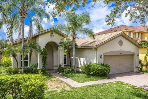 Photo of 19138 Stonebrook St, Weston, FL 33332 (MLS # A11853238) Photo of 19138 Stonebrook St, Weston, FL 33332 (MLS # A11853238)