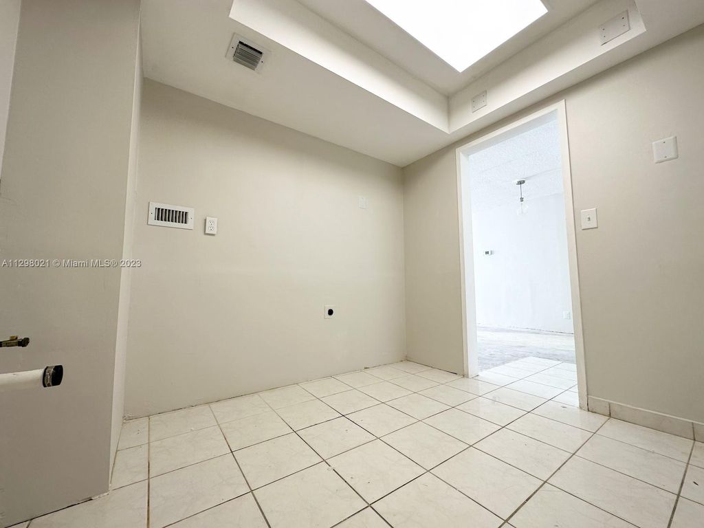 Photo of 3180 S Ocean Dr #706, Hallandale Beach, FL 33009 (MLS # A11298021)