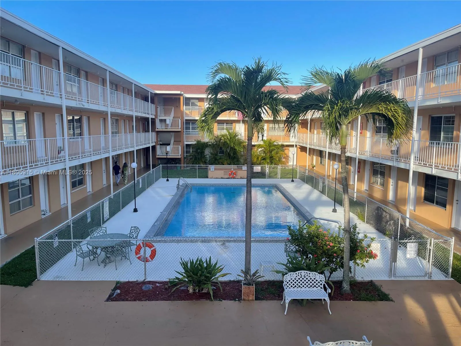 Miami, Florida 33134, United States, 2 Bedrooms Bedrooms, ,1 BathroomBathrooms,Residential,Active,154715