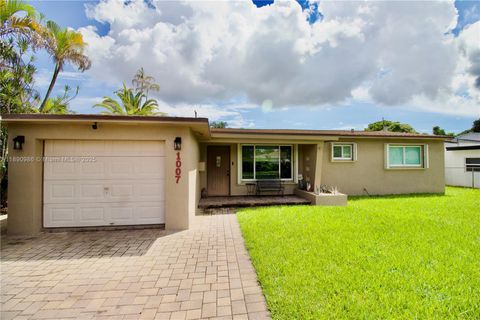Photo of 1007 N Golf Dr, Hollywood, FL 33021 (MLS # A11890986)