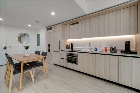 225 N Miami Ave 1707 Miami FL 33128