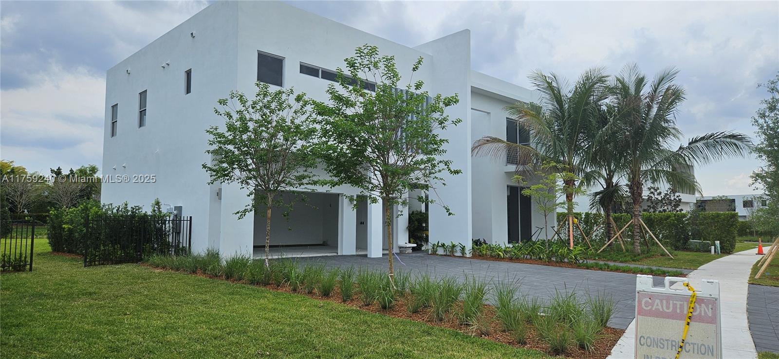 Rental Property at 16644 Botaniko Dr N Dr 16644, Weston, Broward County, Florida - Bedrooms: 5 
Bathrooms: 6  - $15,000 MO.