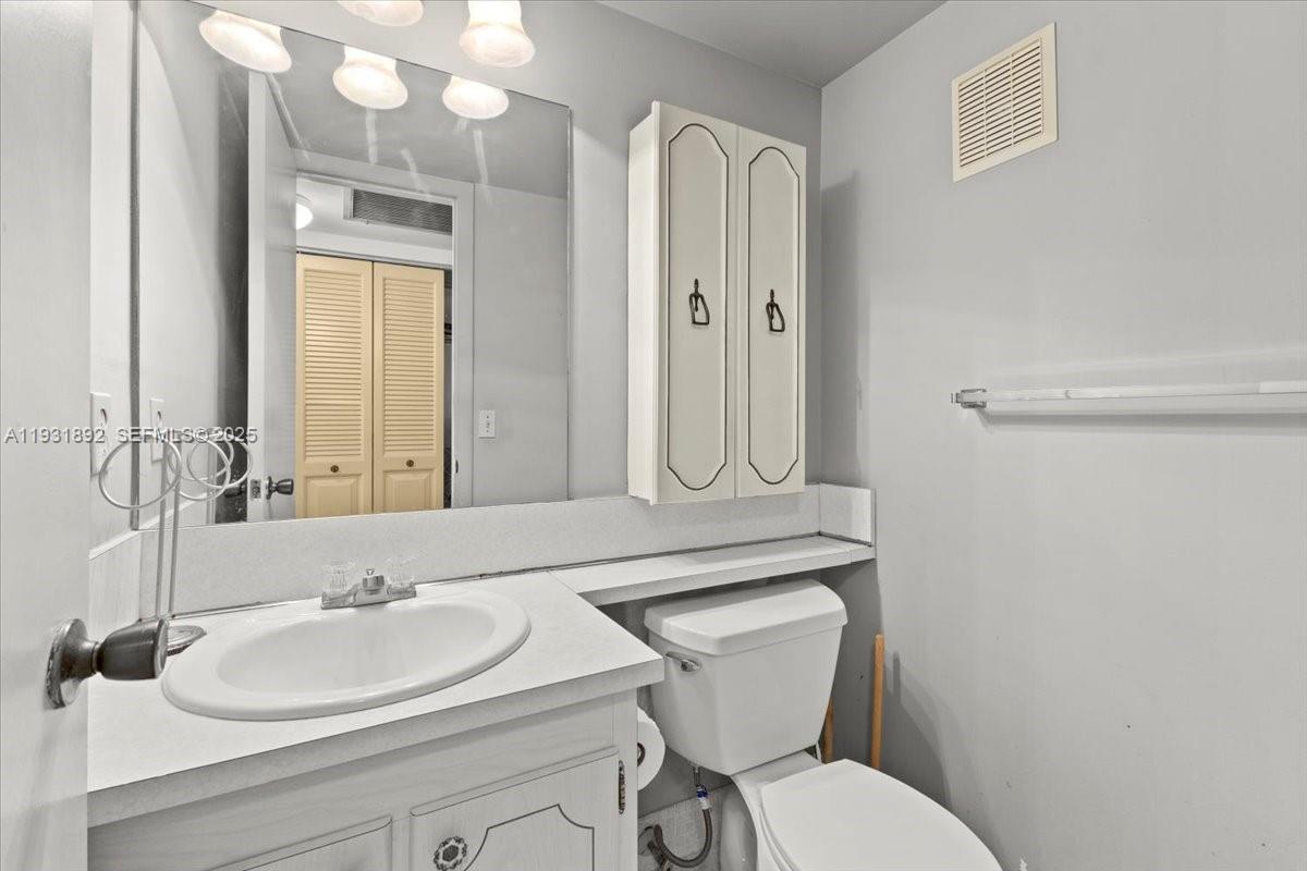 OAKRIDGE T CONDO - Residential