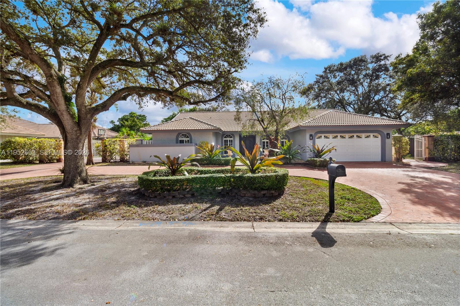 RAMBLEWOOD - Residential