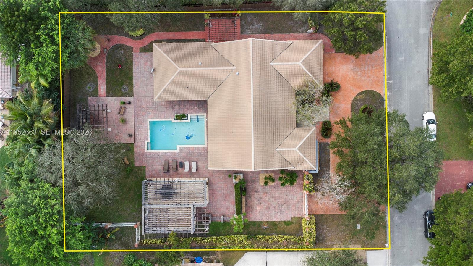 RAMBLEWOOD - Residential