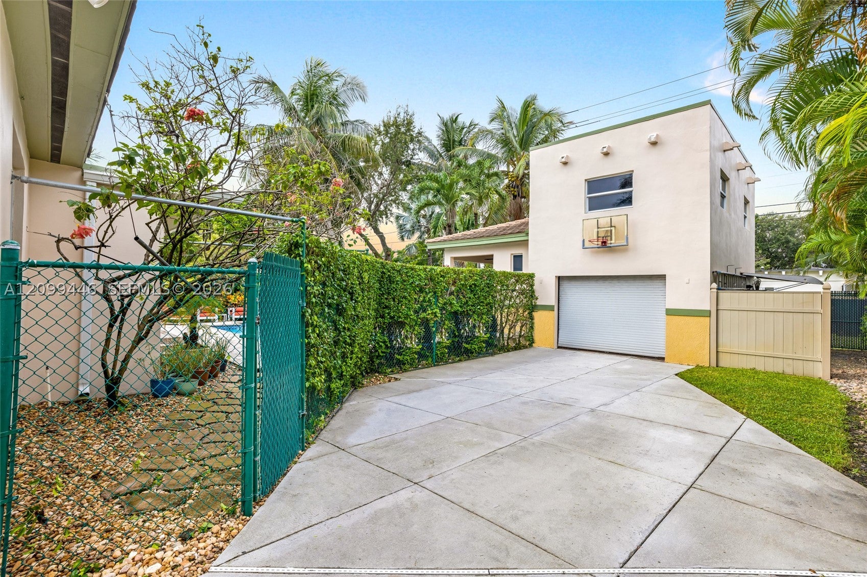 564 Palmetto Dr