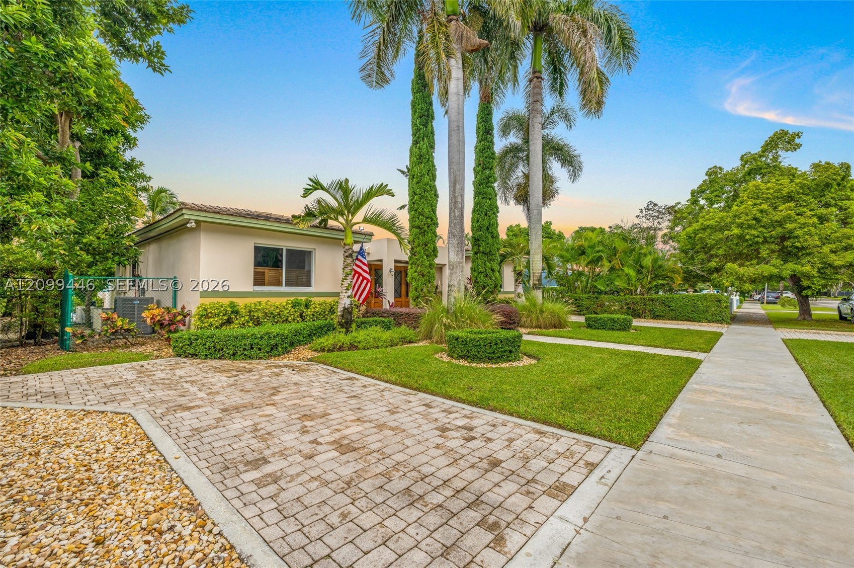564 Palmetto Dr