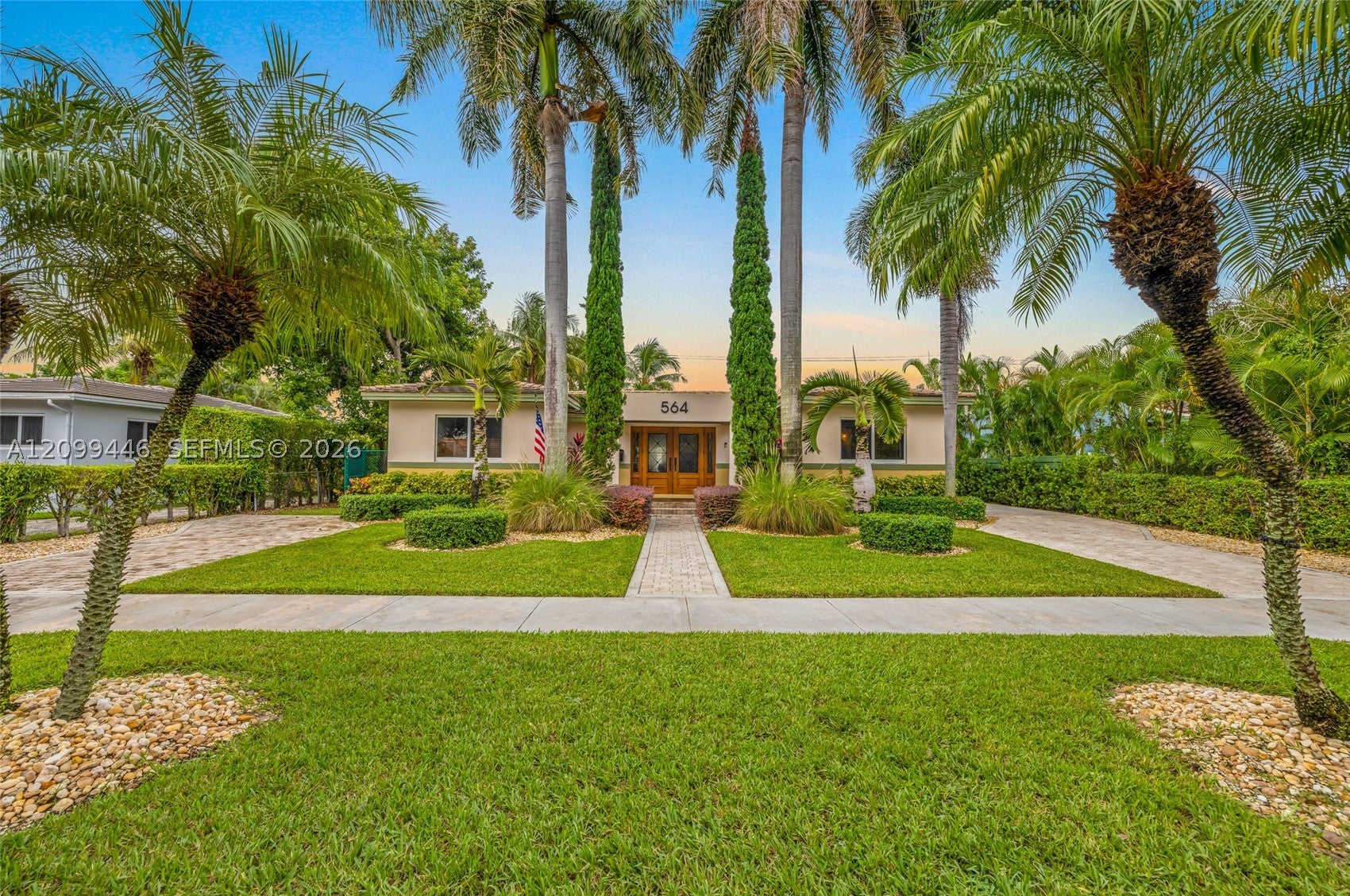 564 Palmetto Dr