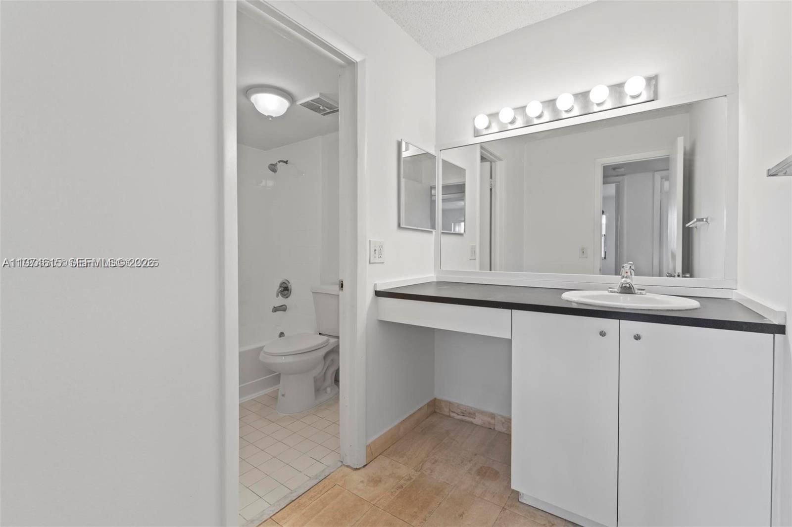 THE COURTS AT KENDALL CON - Residential