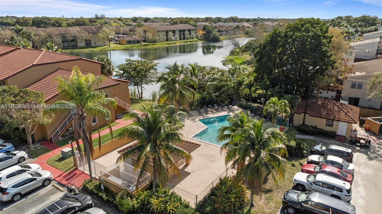 THE COURTS AT KENDALL CON - Residential