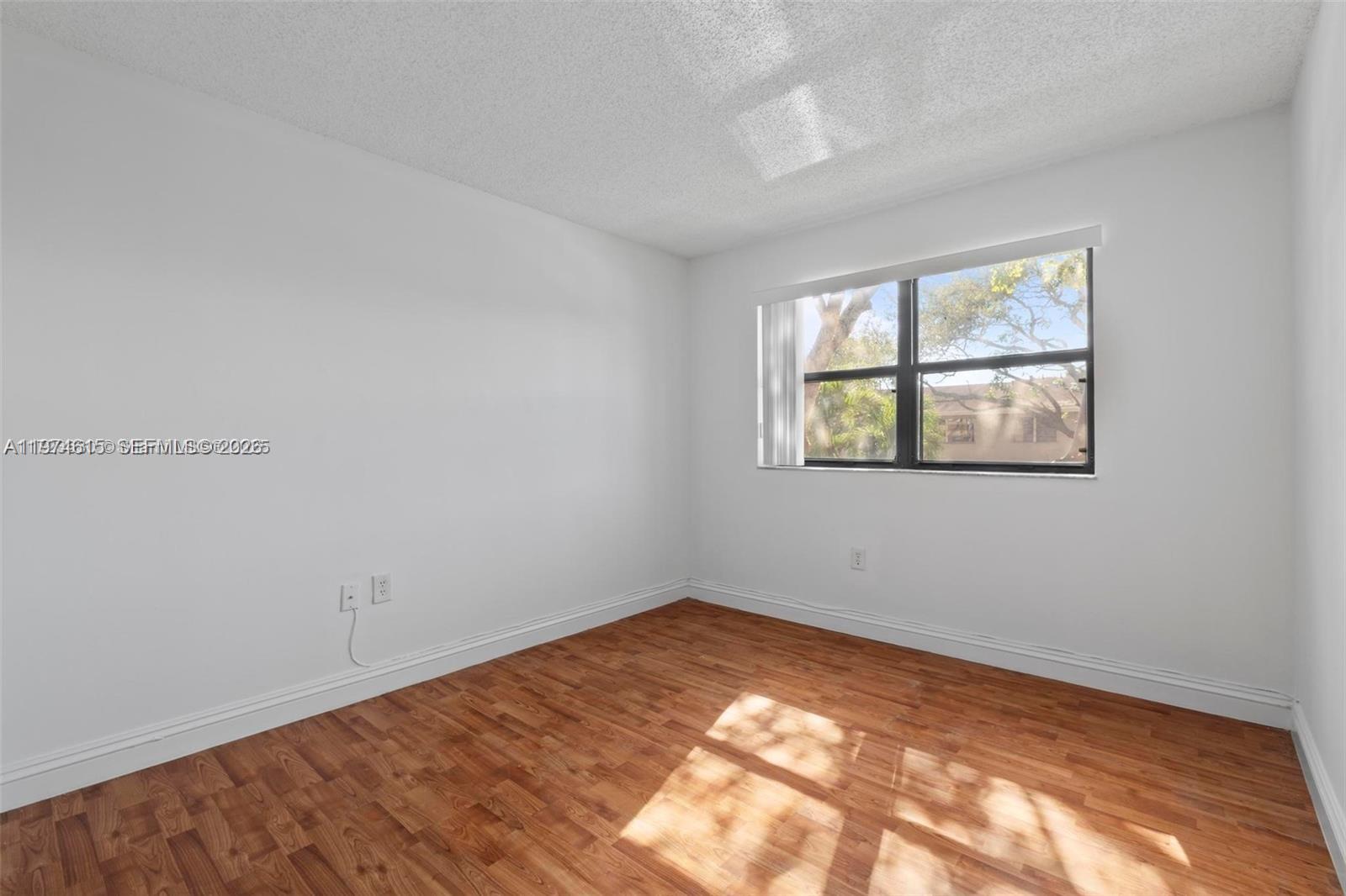 THE COURTS AT KENDALL CON - Residential