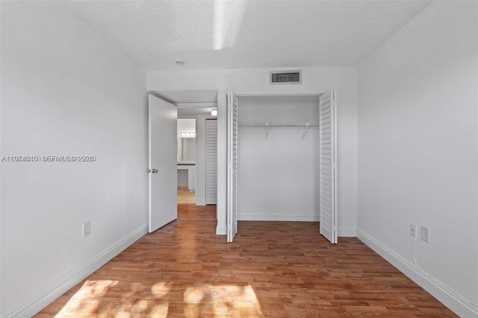 THE COURTS AT KENDALL CON - Residential