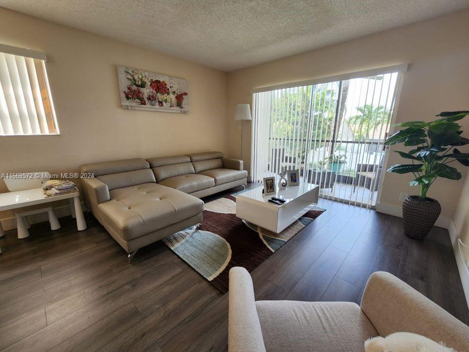 RAMBLEWOOD EAST CONDO - Residential