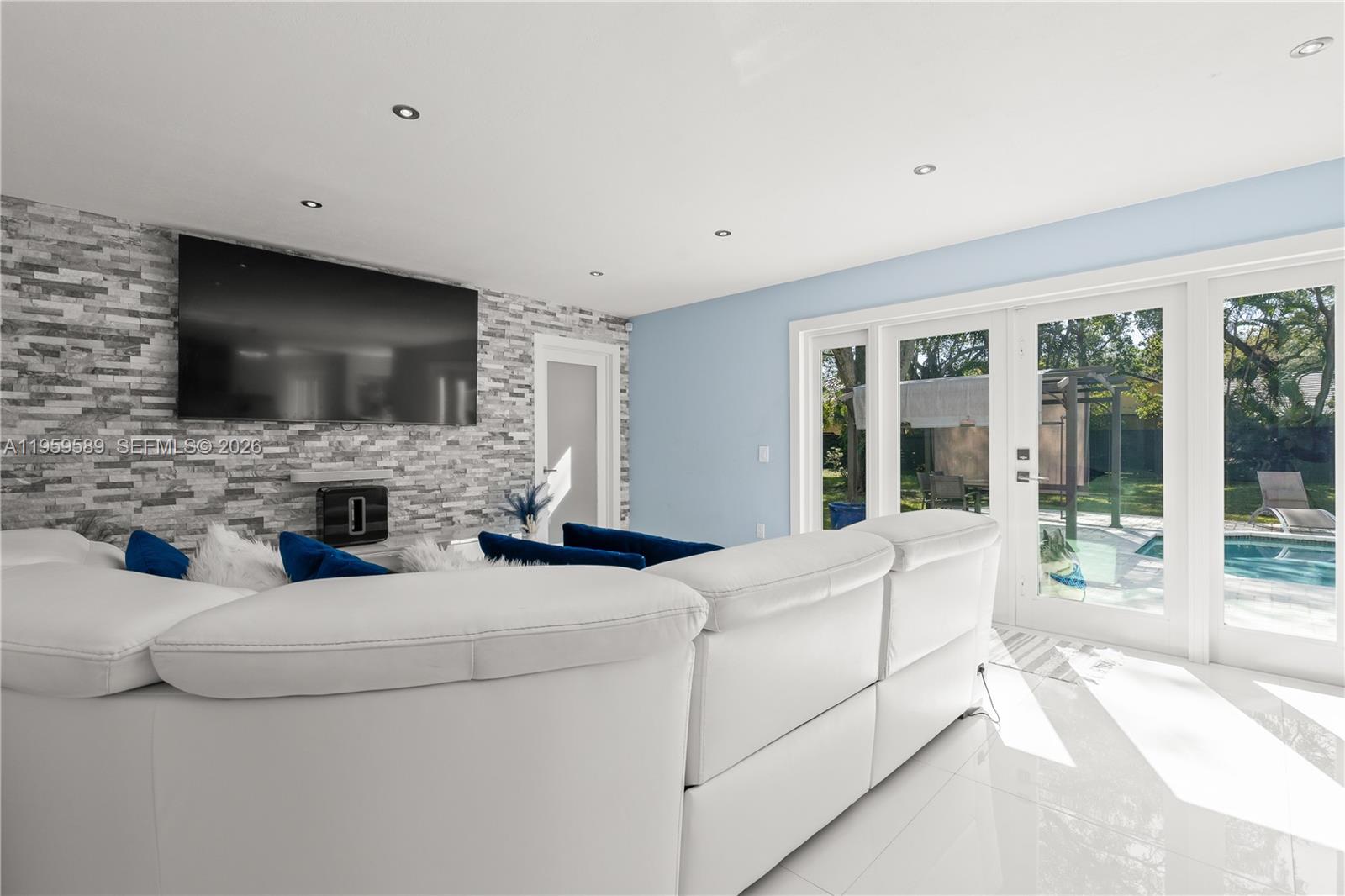 KINGS COVE - Residential