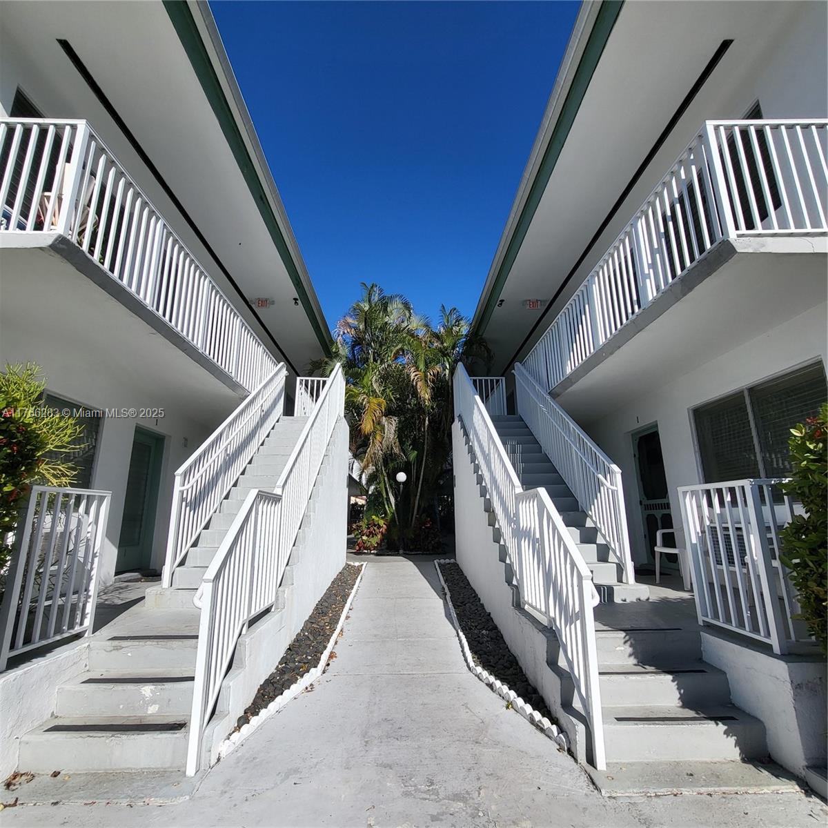 7945 Carlyle Ave 1, Miami Beach, Miami-Dade County, Florida - 1 Bedrooms  
1 Bathrooms - 