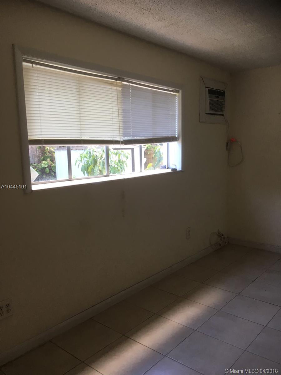 HOLLYWOOD LITTLE RANCHES - Residential Lease