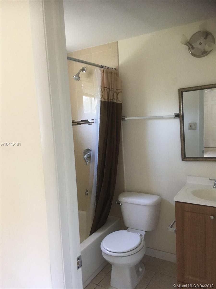 HOLLYWOOD LITTLE RANCHES - Residential Lease