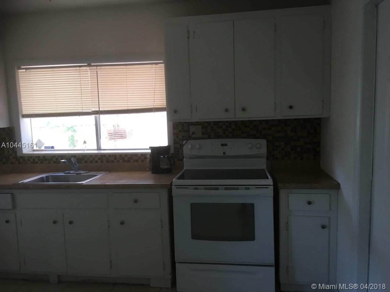 HOLLYWOOD LITTLE RANCHES - Residential Lease