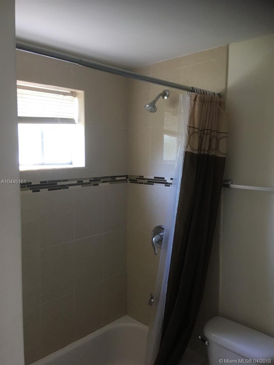 HOLLYWOOD LITTLE RANCHES - Residential Lease