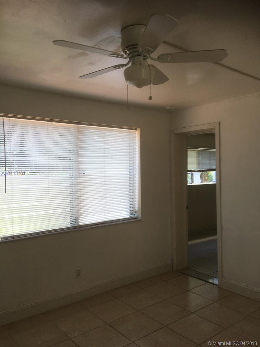 HOLLYWOOD LITTLE RANCHES - Residential Lease