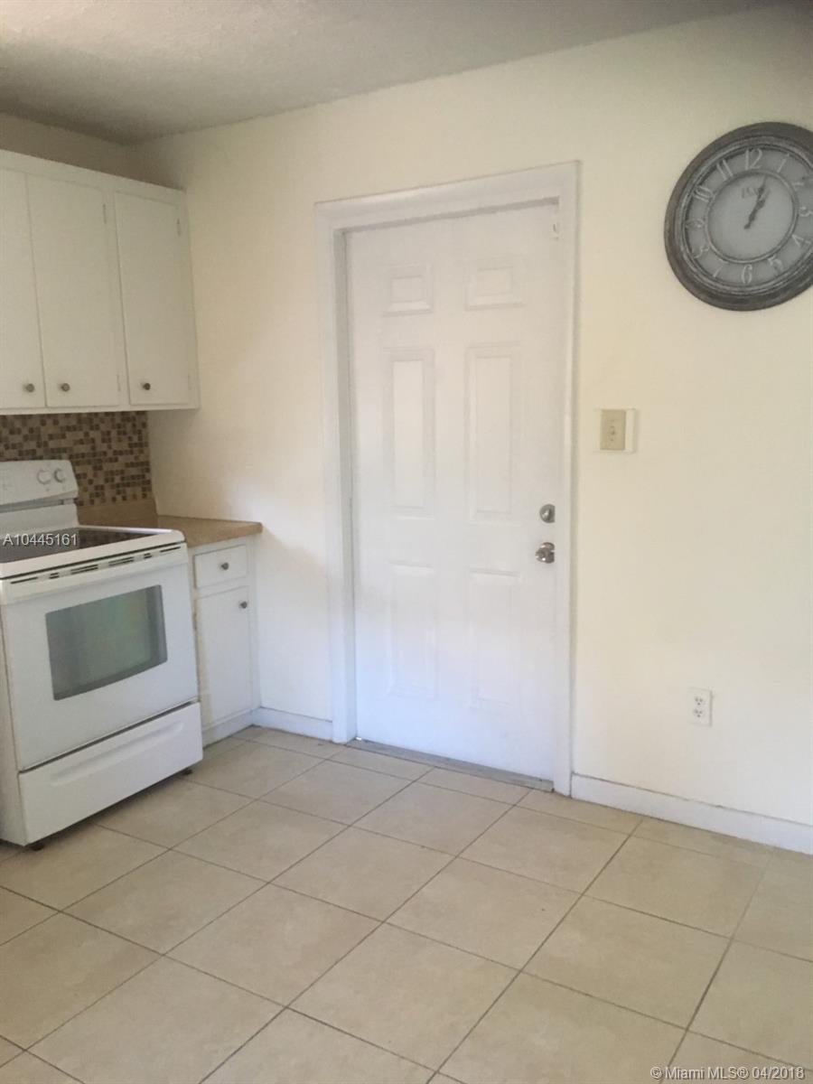 HOLLYWOOD LITTLE RANCHES - Residential Lease