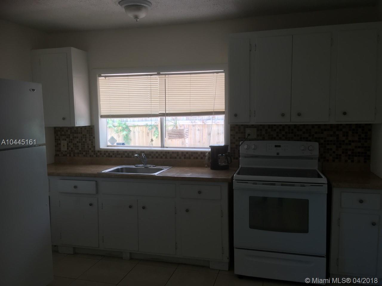 HOLLYWOOD LITTLE RANCHES - Residential Lease