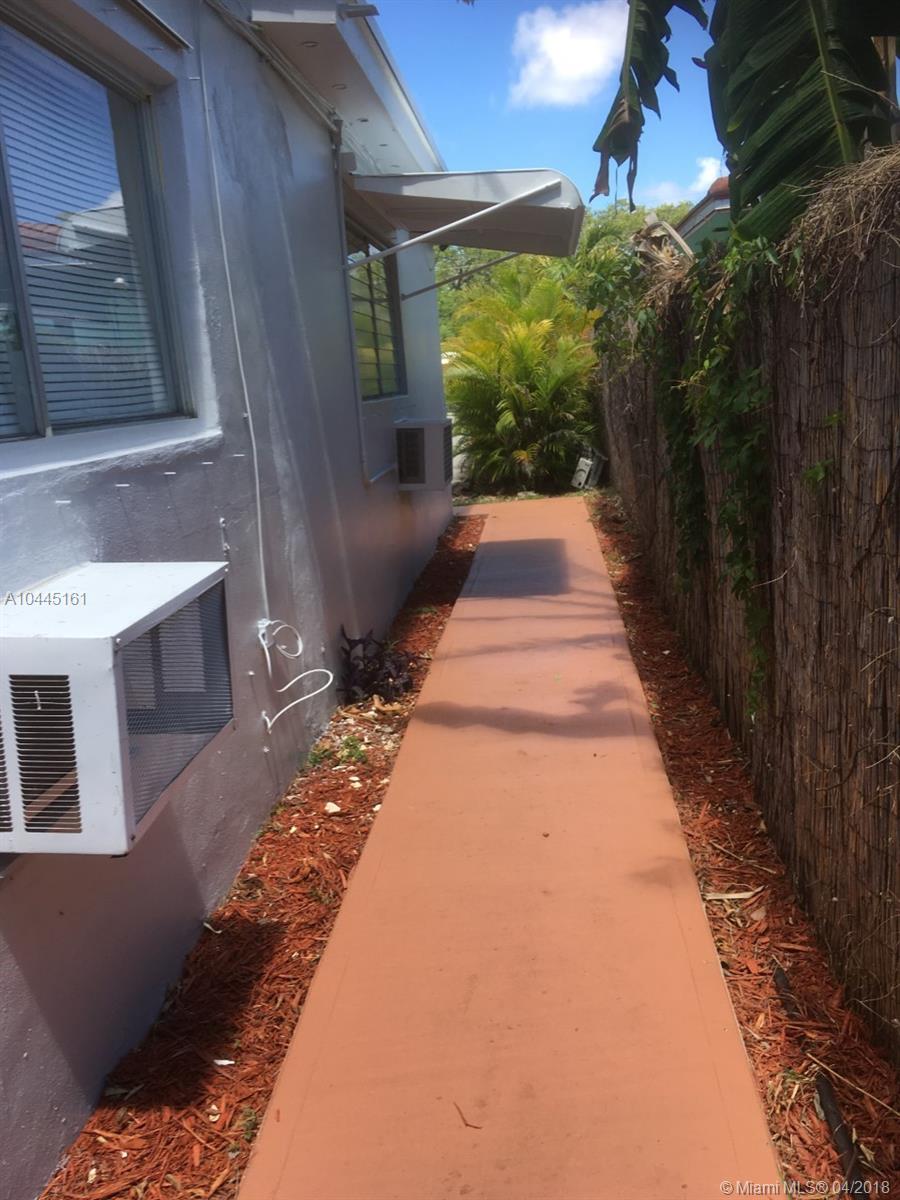 HOLLYWOOD LITTLE RANCHES - Residential Lease