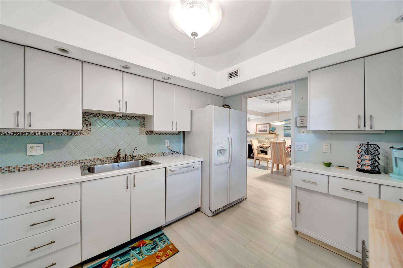 3980 Oaks Clubhouse Dr 409