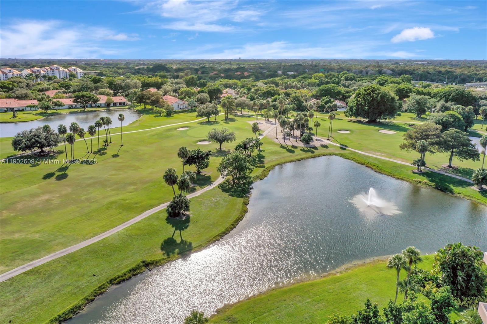3980 Oaks Clubhouse Dr 409