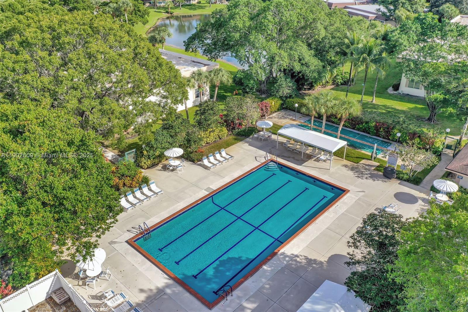 3980 Oaks Clubhouse Dr 409