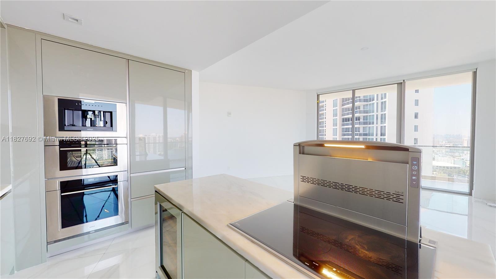 18975 Collins Ave 2405