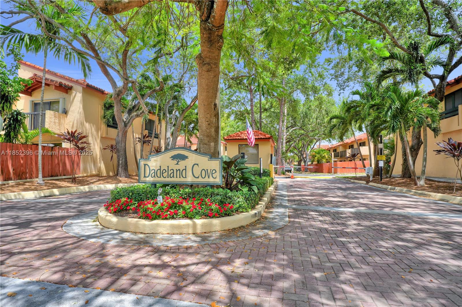 DADELAND COVE SEC 2 - Residential