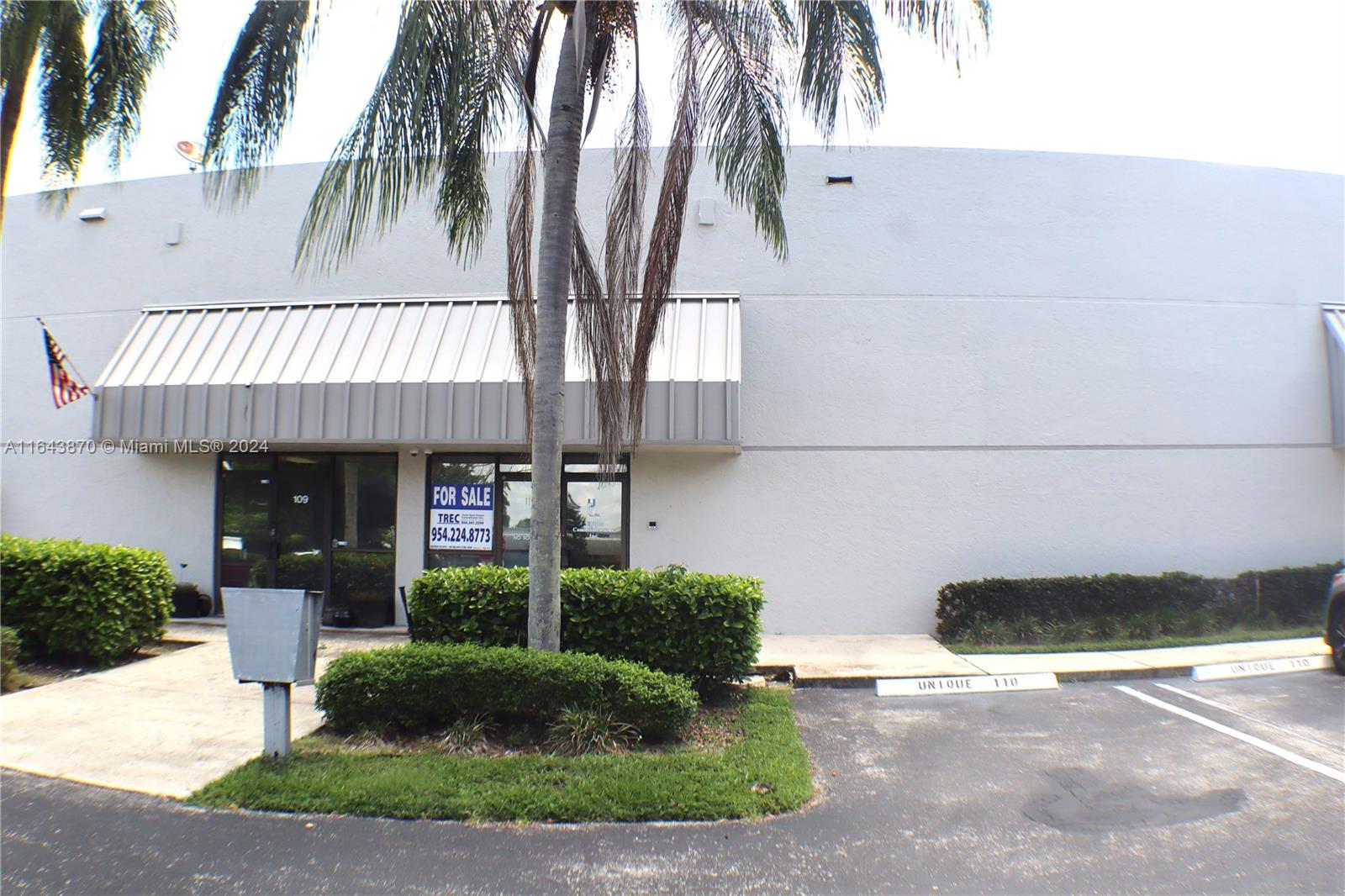 FOR SALE | MOTIVATED SELLER: 3,522 +/- SQFT office/warehouse condo in Coral Springs’s Park Ridge Business Center! The layout includes a reception area, break room / kitchenette, 6 offices, and 2 restrooms. Office area is about 1,955 +/- SQFT and warehouse is approximately 1,566 +/- SQFT. Roll up door in warehouse measures 10’x10’ and ceiling height is 18’. This location comes with 8 parking spots. Closest cross streets to this location are Coral Ridge and Sample, just minutes from the Sawgrass Expressway. This location is in IRD – Industrial zoning allowing for a variety of business uses. Contact today for more information!