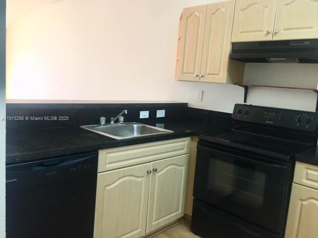 VILLAS DE VENEZIA - Residential Lease