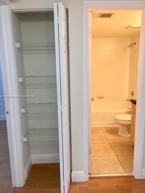 VILLAS DE VENEZIA - Residential Lease