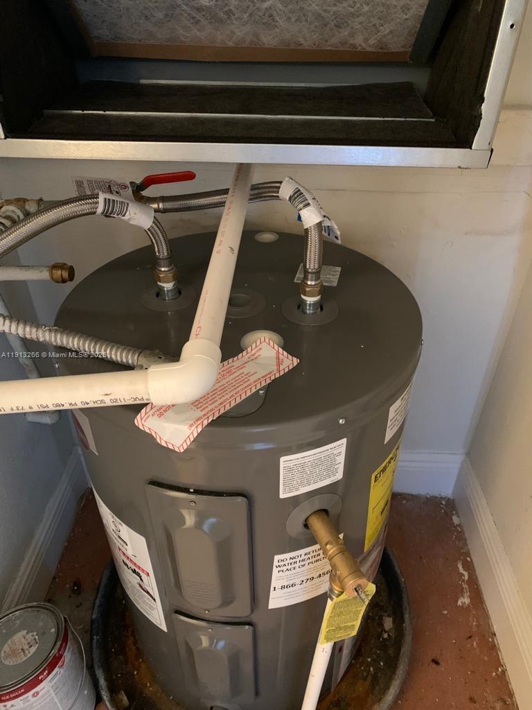 VILLAS DE VENEZIA - Residential Lease