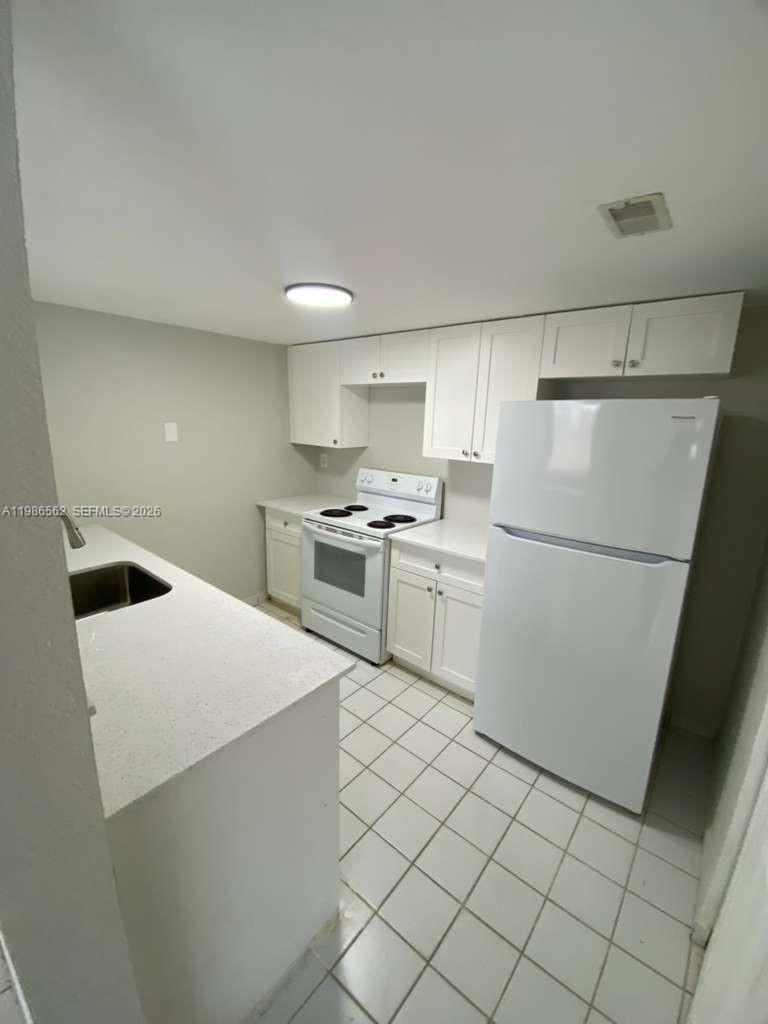 THE GABLES III TOWNHOMES - Residential Lease