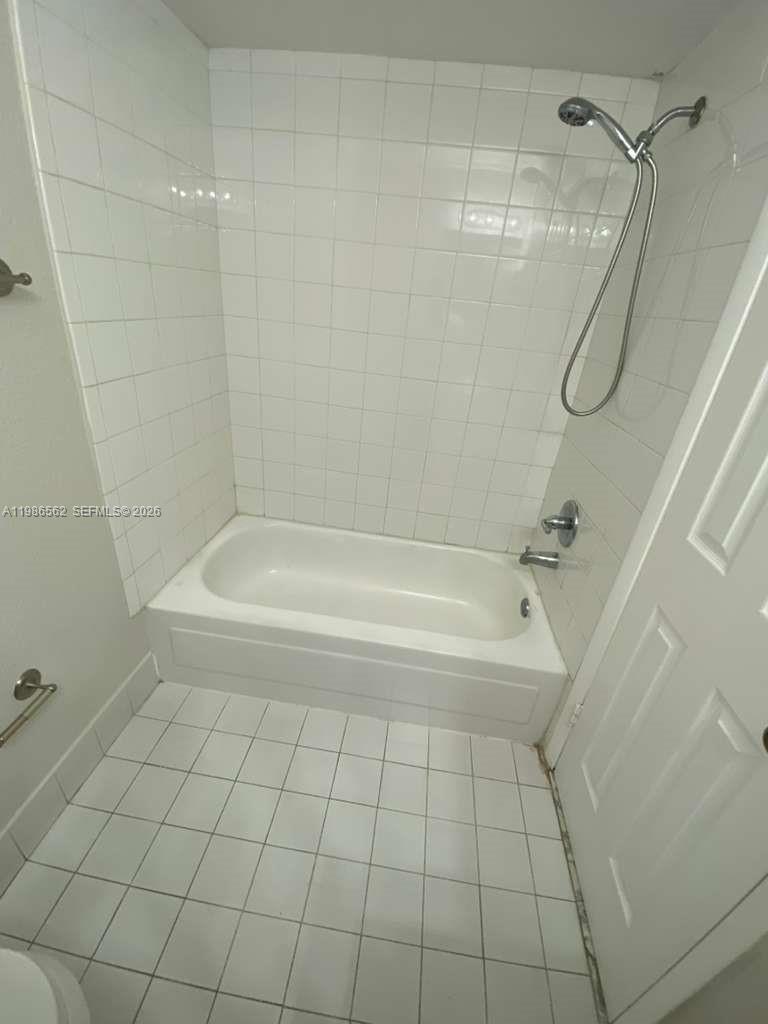 THE GABLES III TOWNHOMES - Residential Lease