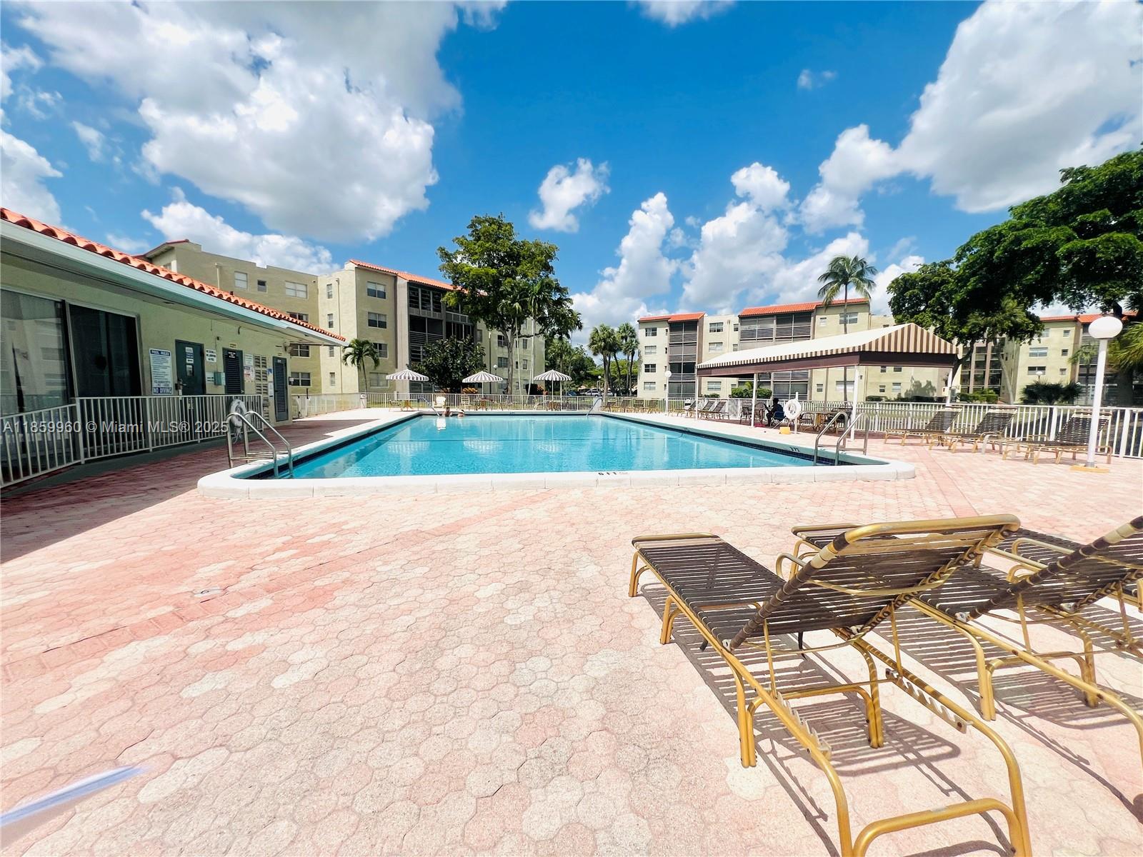 COURTYARDS OF BROWARD CON - Residential