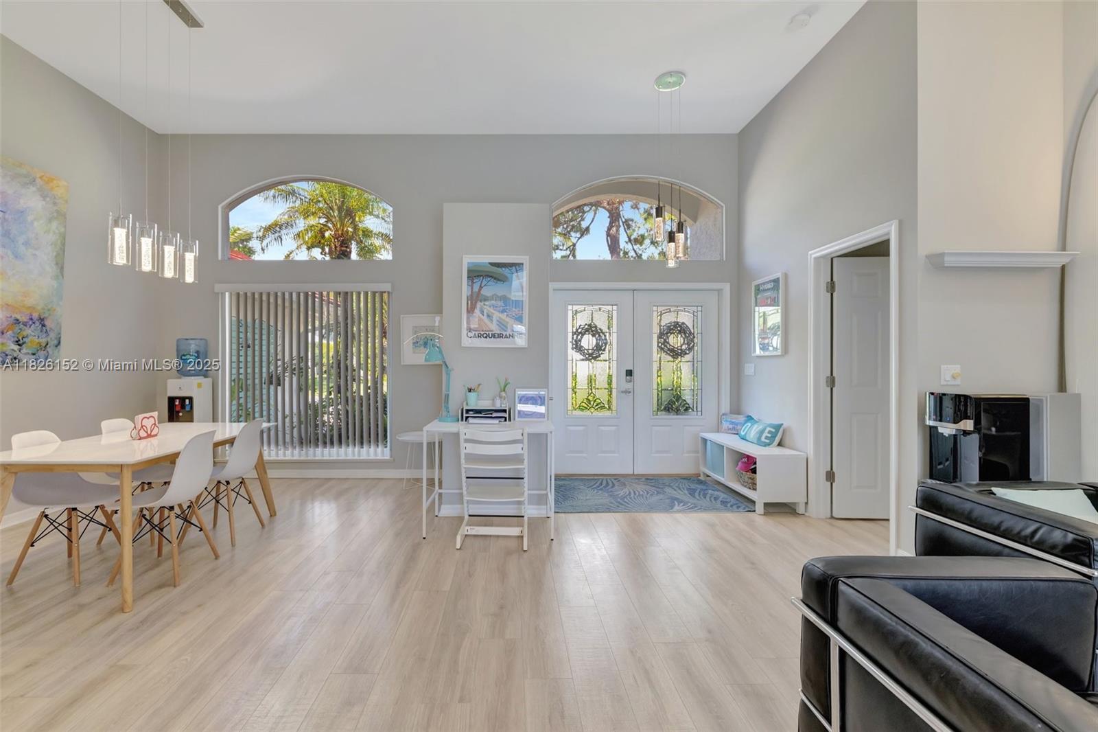 1137 SW Lighthouse Dr