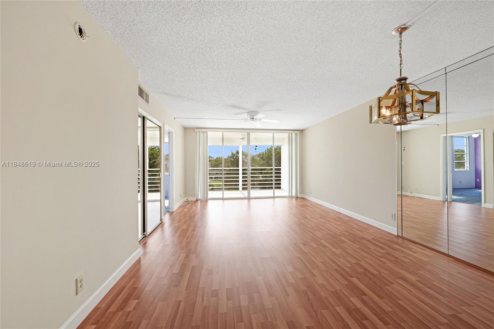 1831 Sabal Palm Dr 404, Davie, FL, 33324/$220,000 2 1831 Sabal Palm Dr 404