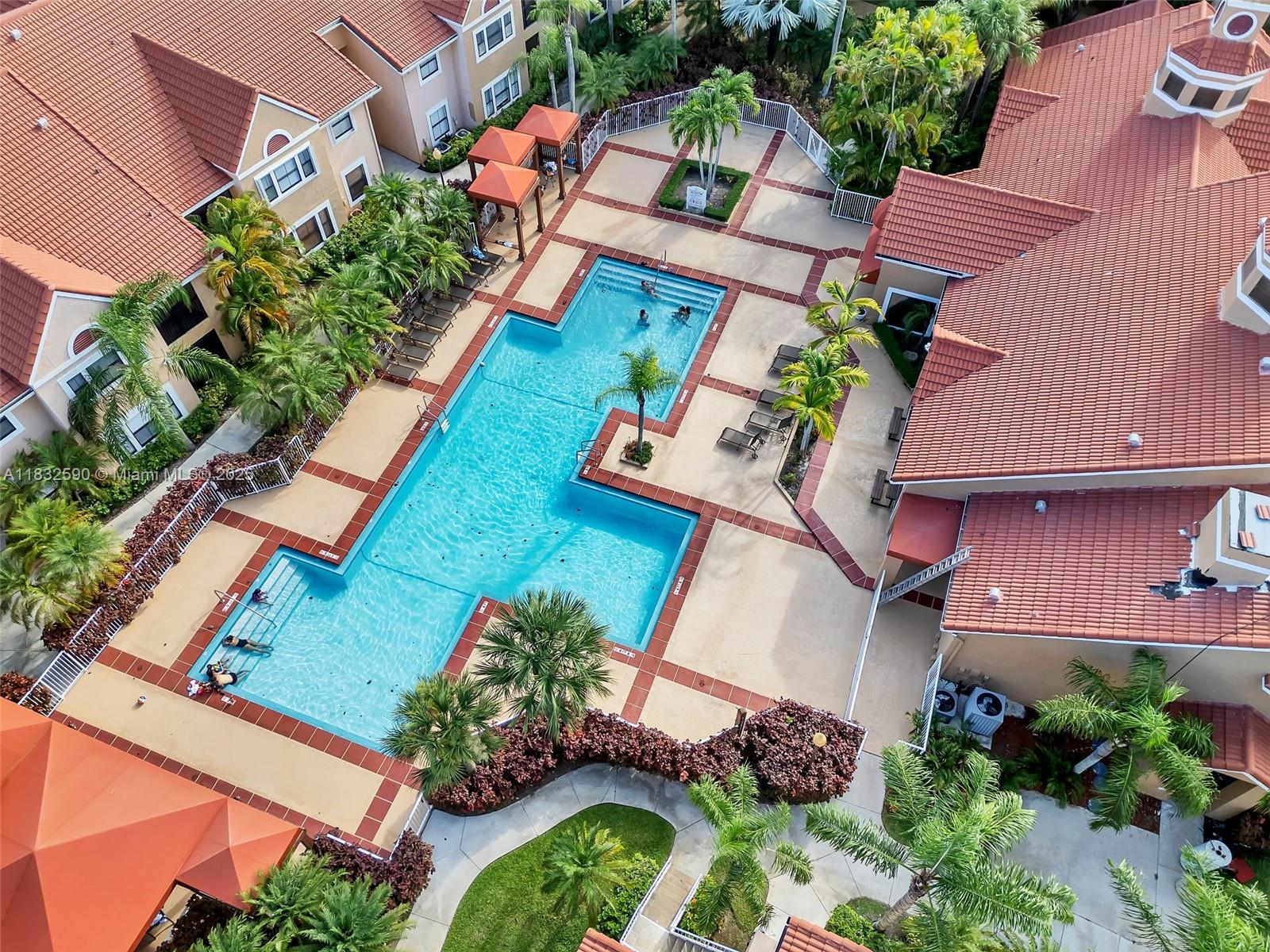 BISCAYNE BEACH CLUB CONDO - Residential