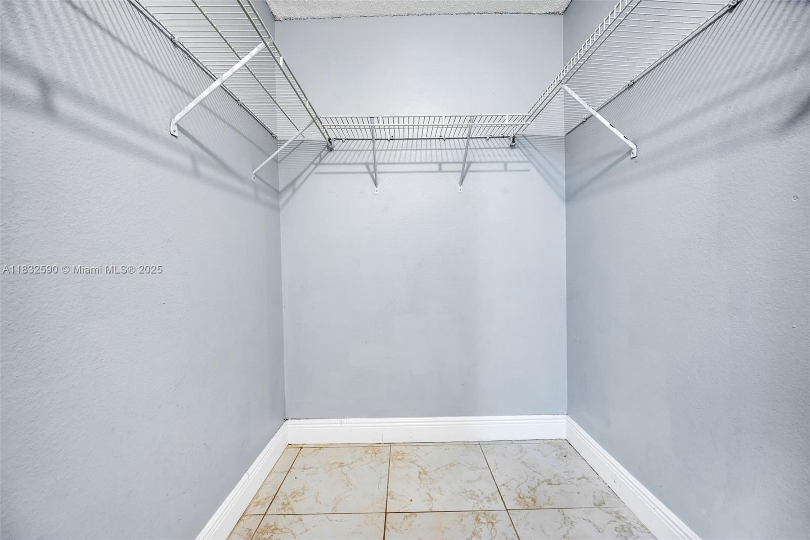 BISCAYNE BEACH CLUB CONDO - Residential