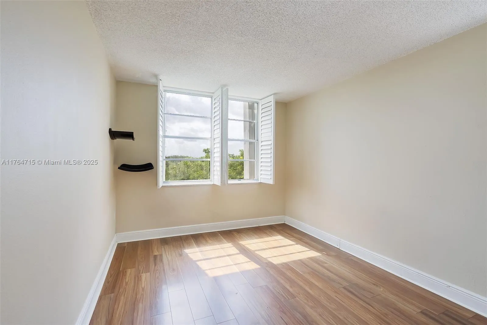 Miami, Florida 33176, United States, 2 Bedrooms Bedrooms, ,1 BathroomBathrooms,Residential,Active,91795