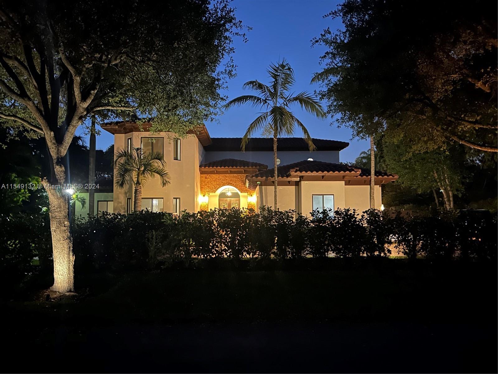 8675 Sw 122nd St St, Miami, Broward County, Florida - 5 Bedrooms  
5 Bathrooms - 