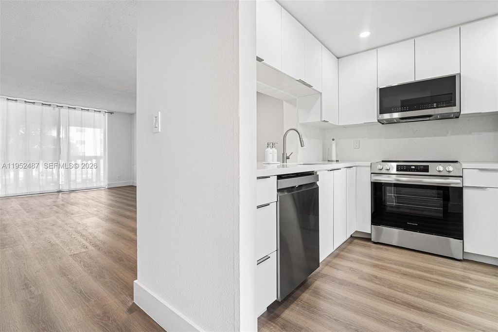 Photo of 901 NE 14th Ave #205, Hallandale Beach, FL 33009 (MLS # A11952487)